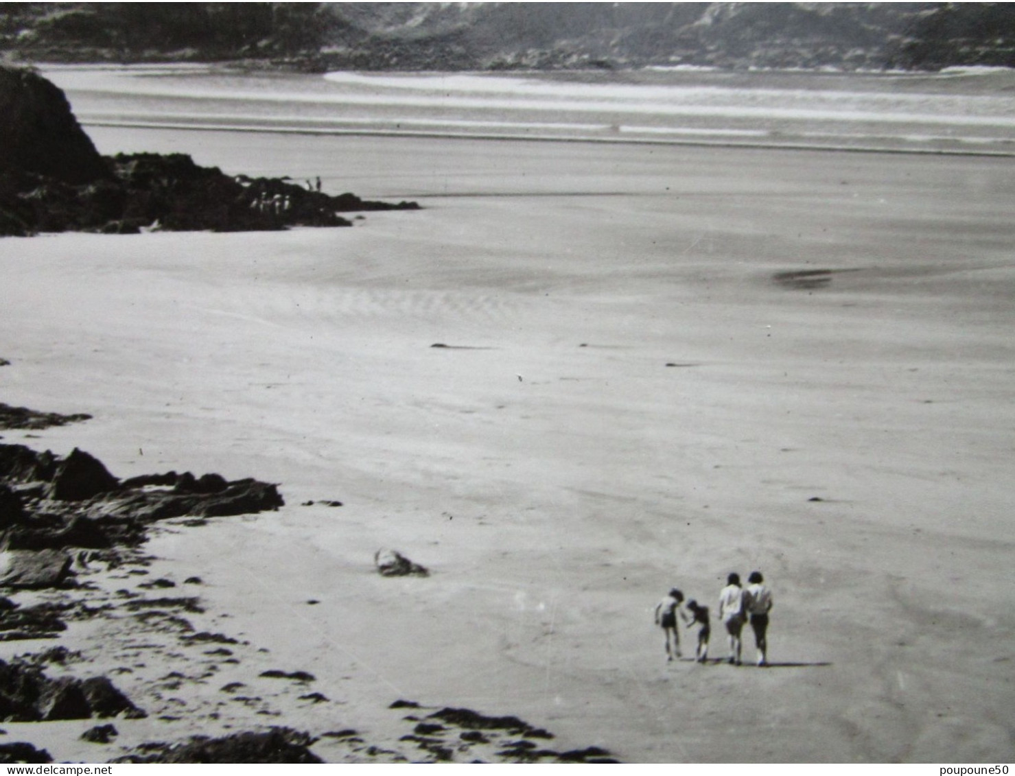 CP 29 Finistère PLOMODIERN  La Grande Plage De LESTREVET  Au Fond La Pointe De TALAGRIPE Timbrée 1964 - Plomodiern