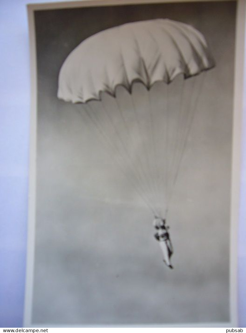 Avion / Airplane / Eerste Nederlandse Parachutisten Club / Parachutist - Parachutisme