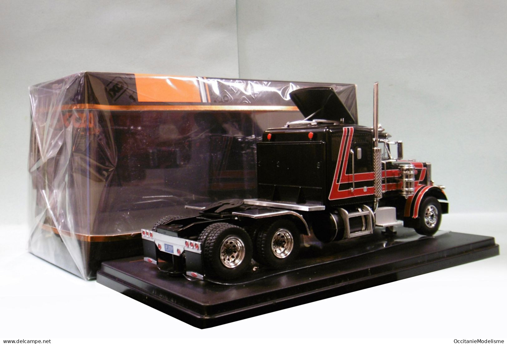 Ixo - Camion PETERBILT 359 1973 Noir Réf. TR158.22 NBO Neuf 1/43 - Ixo