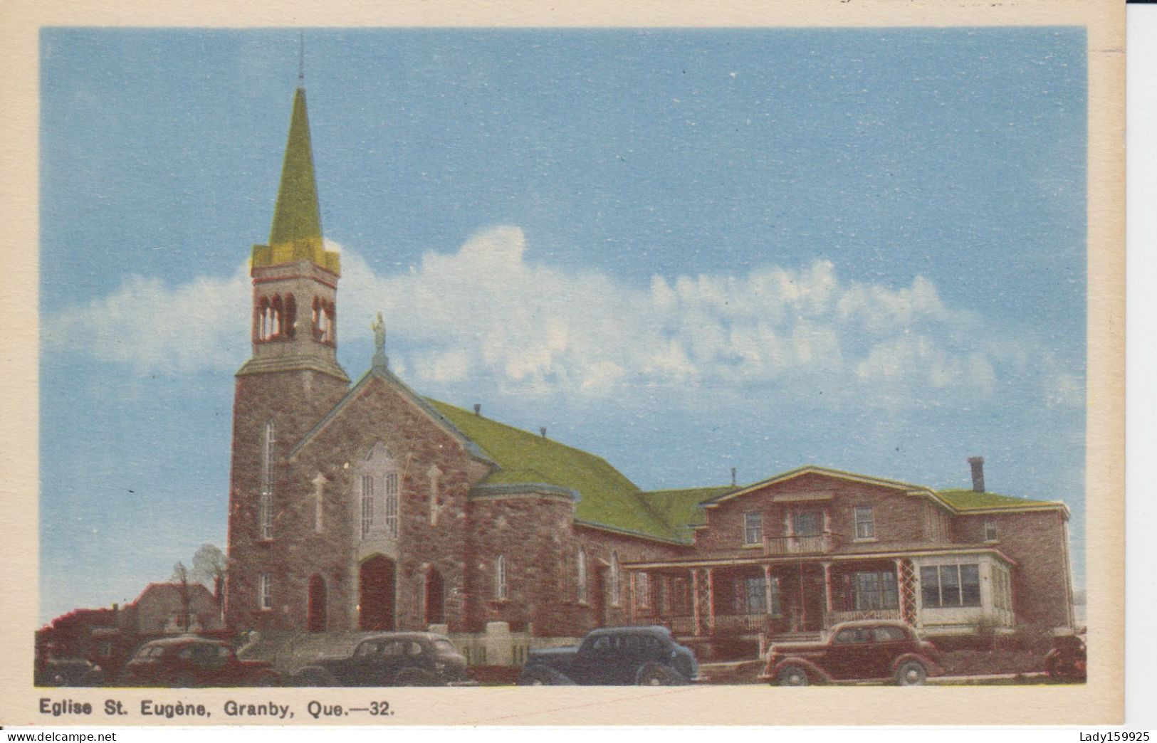 Église St Eugène Presbytère Granby Québec Canada. Construit En Pierres Statue Croix Et Vitraux En Avant Old Cars - Granby