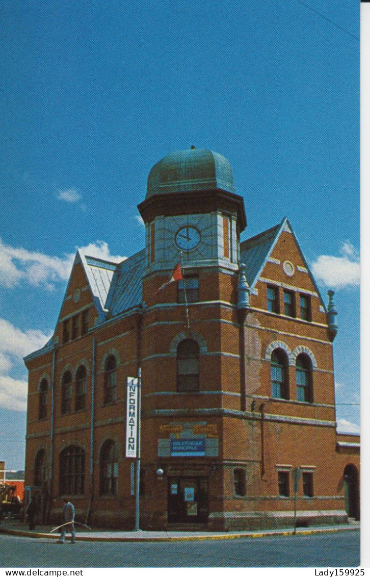 Bibliothèque Municipale Francoise-Maurice Coaticook Québec Canada, Bâtiment Au Coin De La Rue Main Street Cutting Street - Bibliotheken