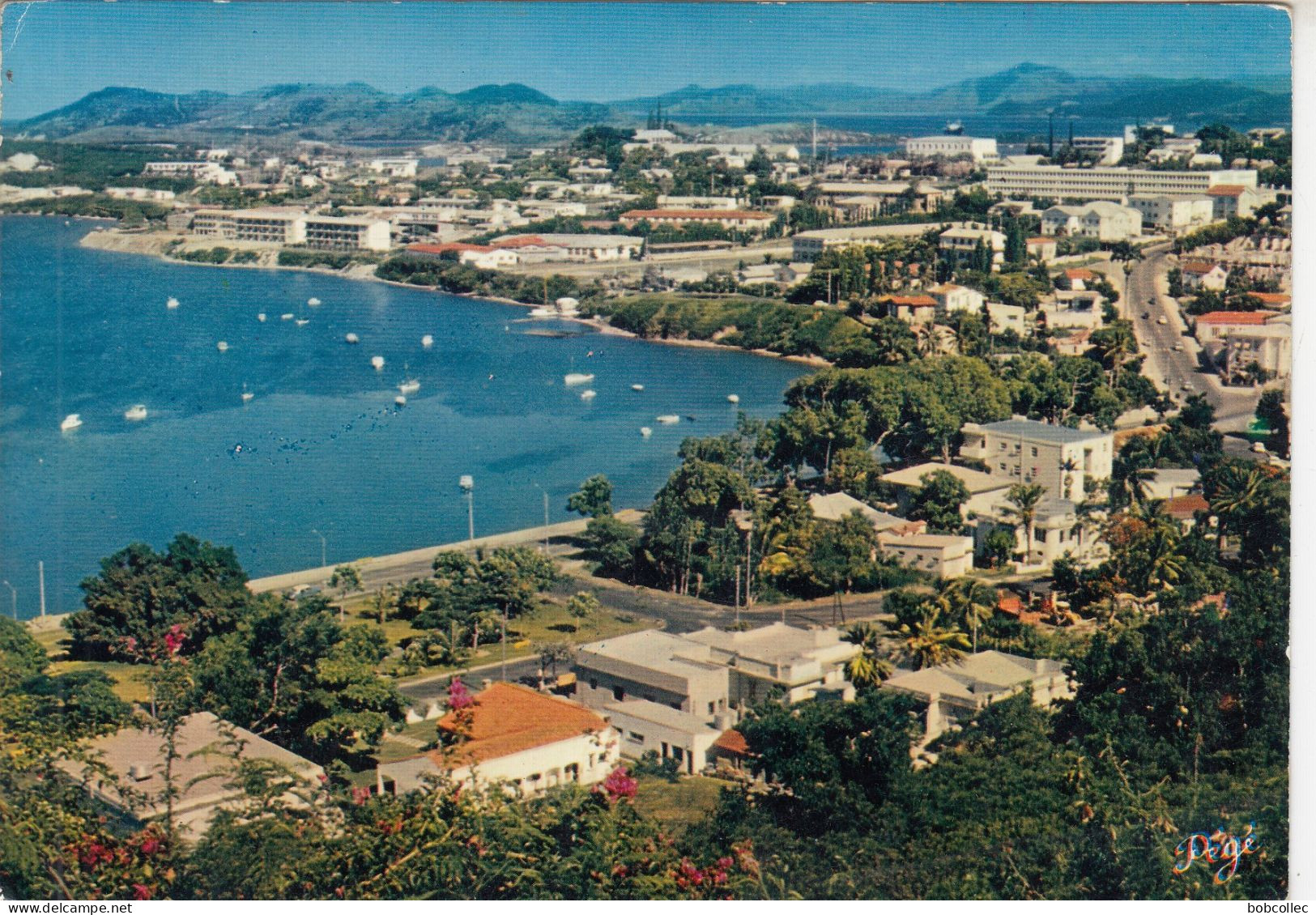 NOUMEA (Nouvelle-Calédonie): La Baie De L'Orphelinat Et Le Quartier Latin (3 Timbres) - Nouvelle Calédonie