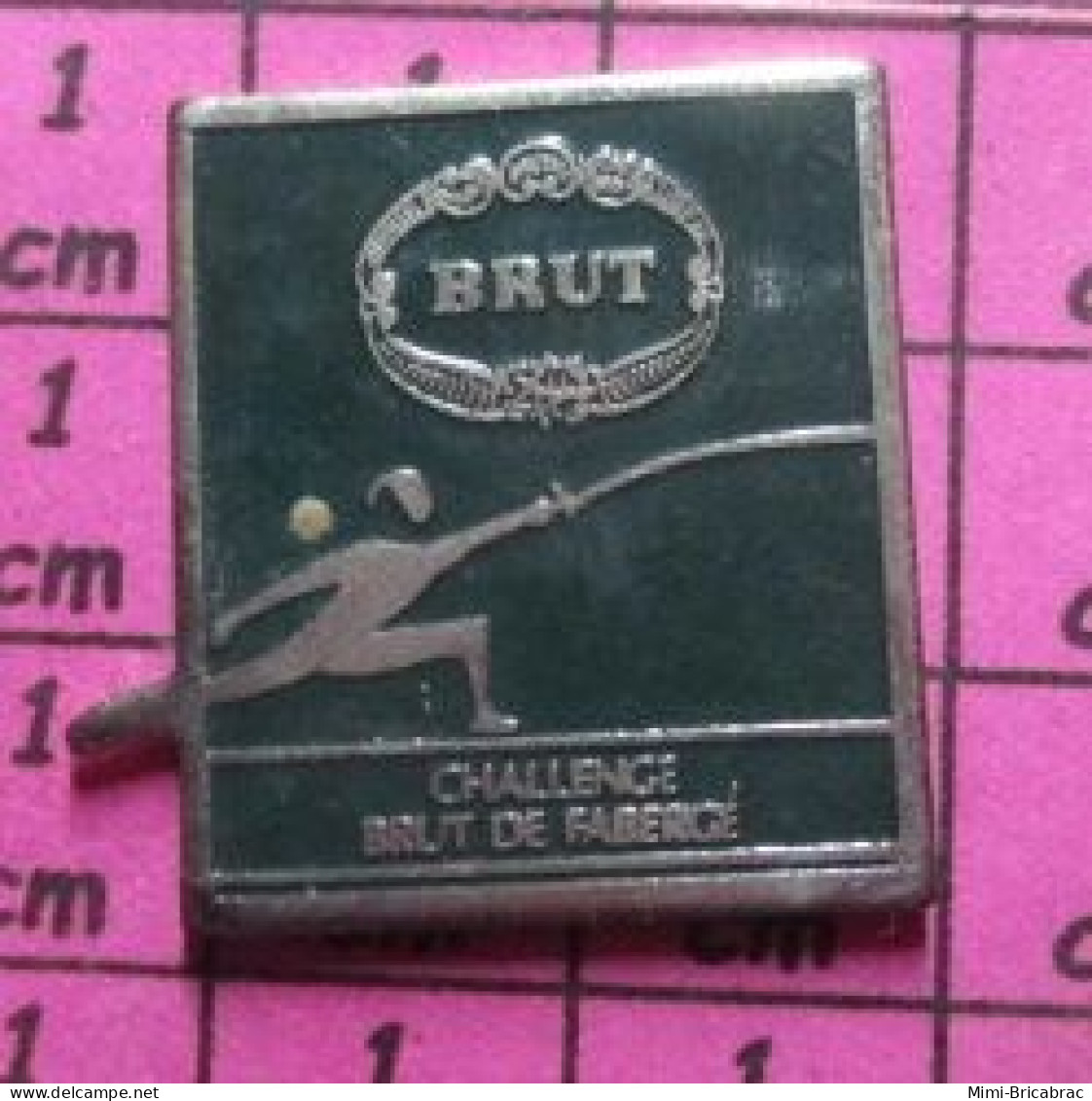 516A Pin's Pins / Beau Et Rare / PARFUMS / ESCRIME CHALLENGE BRUT DE FABERGE - Perfume