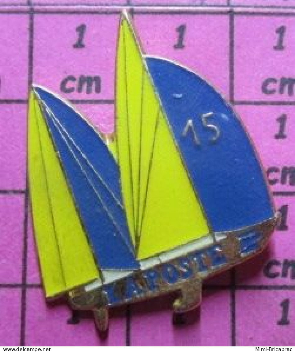 516A  Pin's Pins / Beau Et Rare / SPORTS / VOILE VOILIER LA POSTE 15 CANTAL - Zeilen