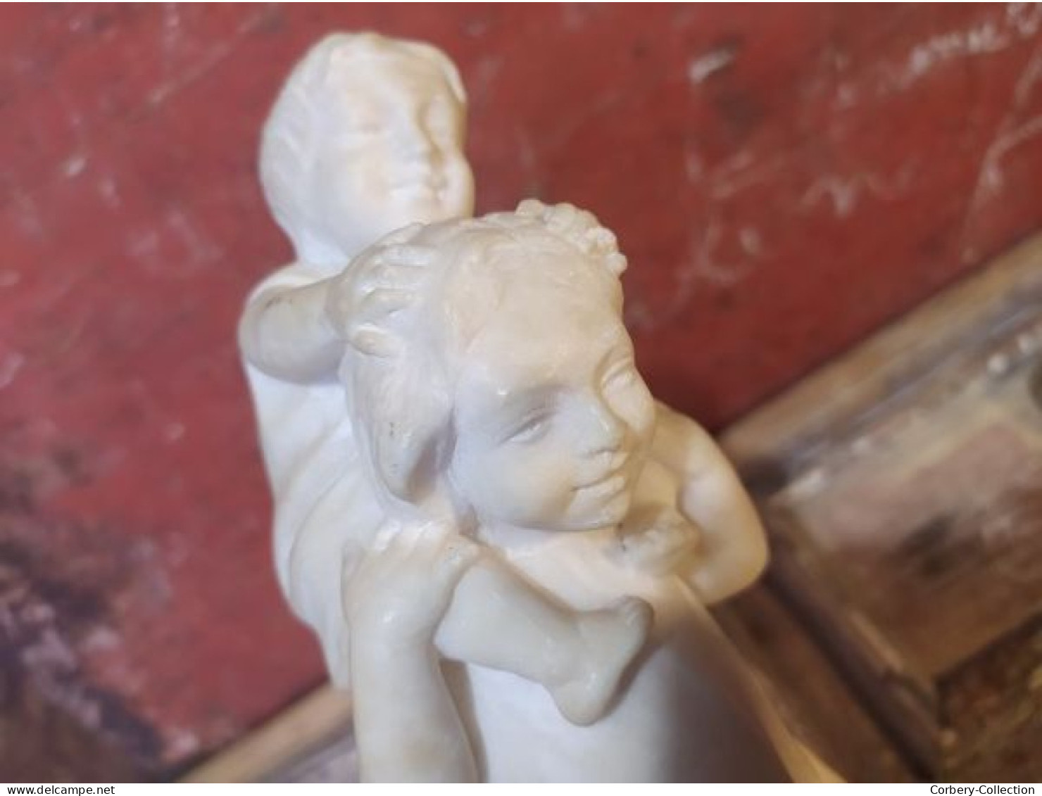 Sculpture XIXème en Albâtre Enfants Jouant Fillette Portant son Frêre sur le dos