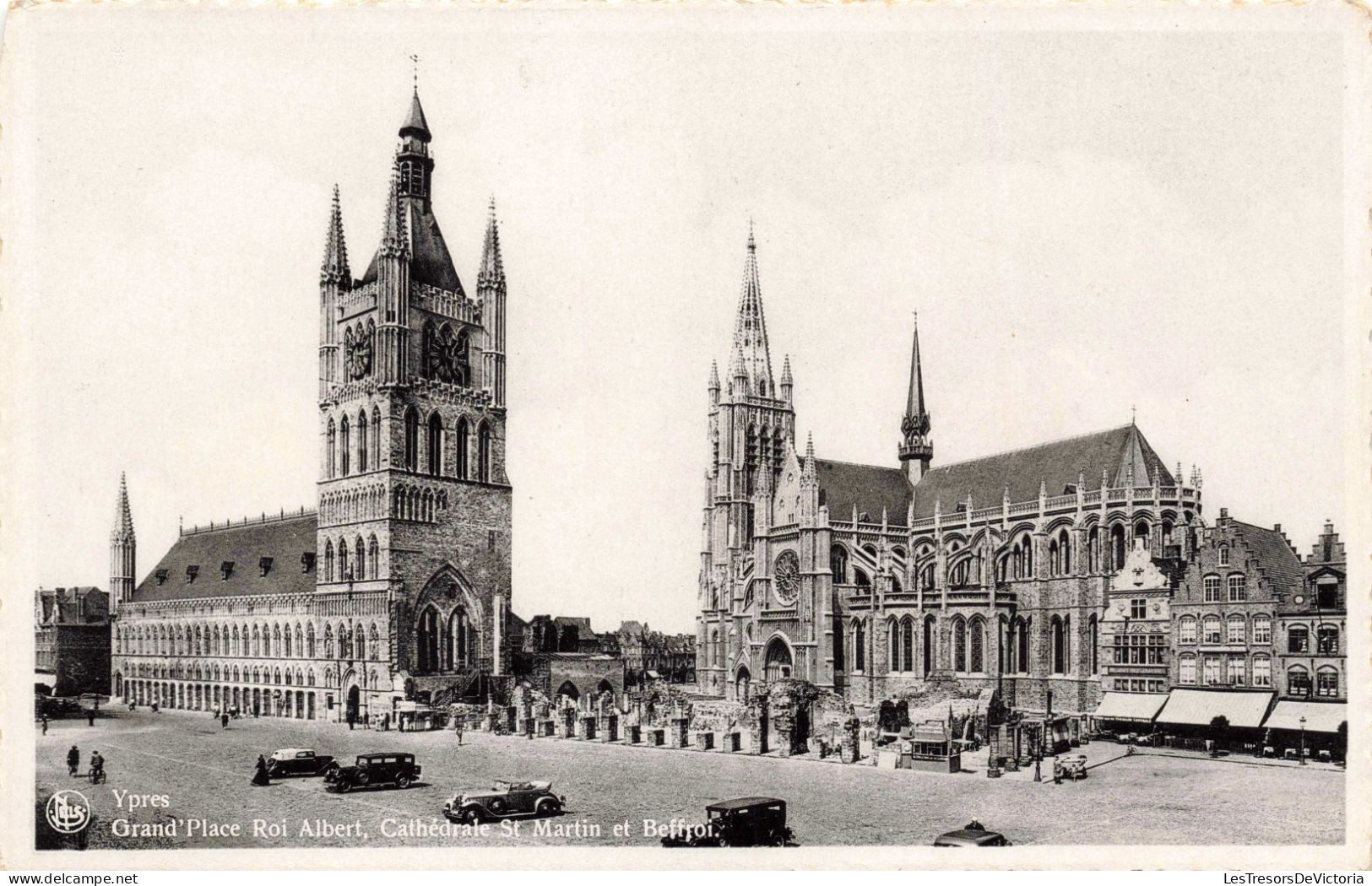 BELGIQUE - Yprès - Grand Place Roi Albert - Cathédrale St Martin Et Beffroi -  Carte Postale Ancienne - Ieper