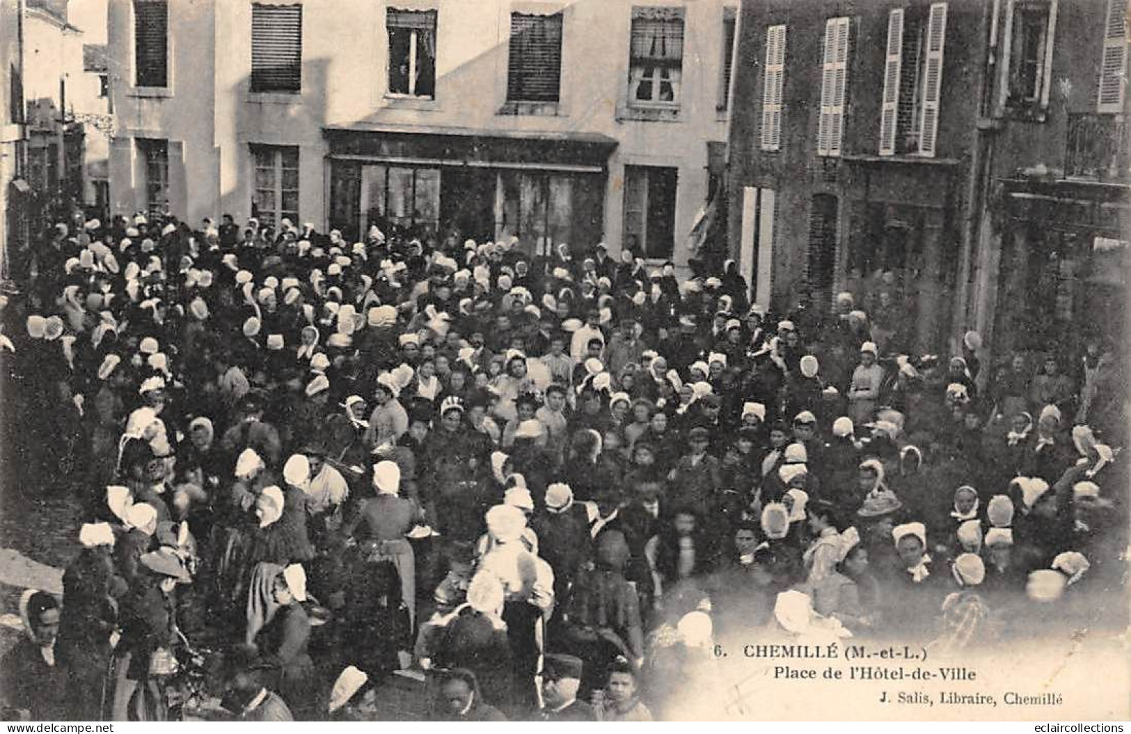 Chemillé    49    Le Marché . Place De L'Hôtel De Ville    N° 6   (voir Scan) - Chemille