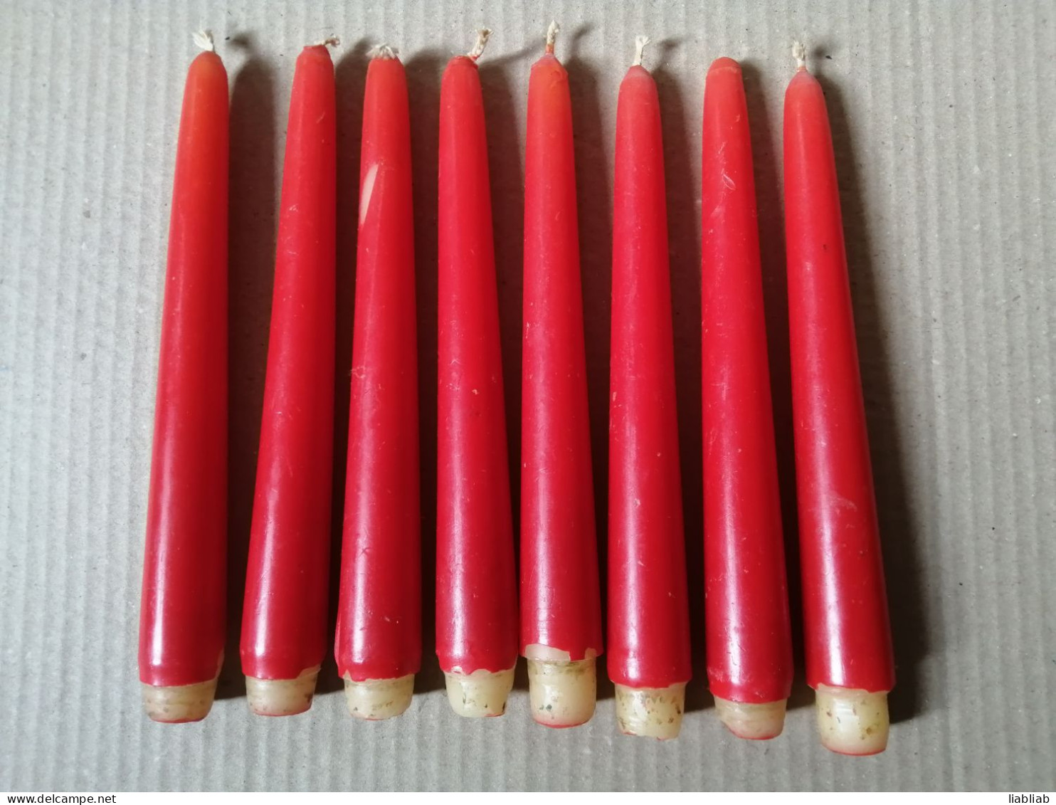 UN LOT DE 8 BOUGIES - Candele