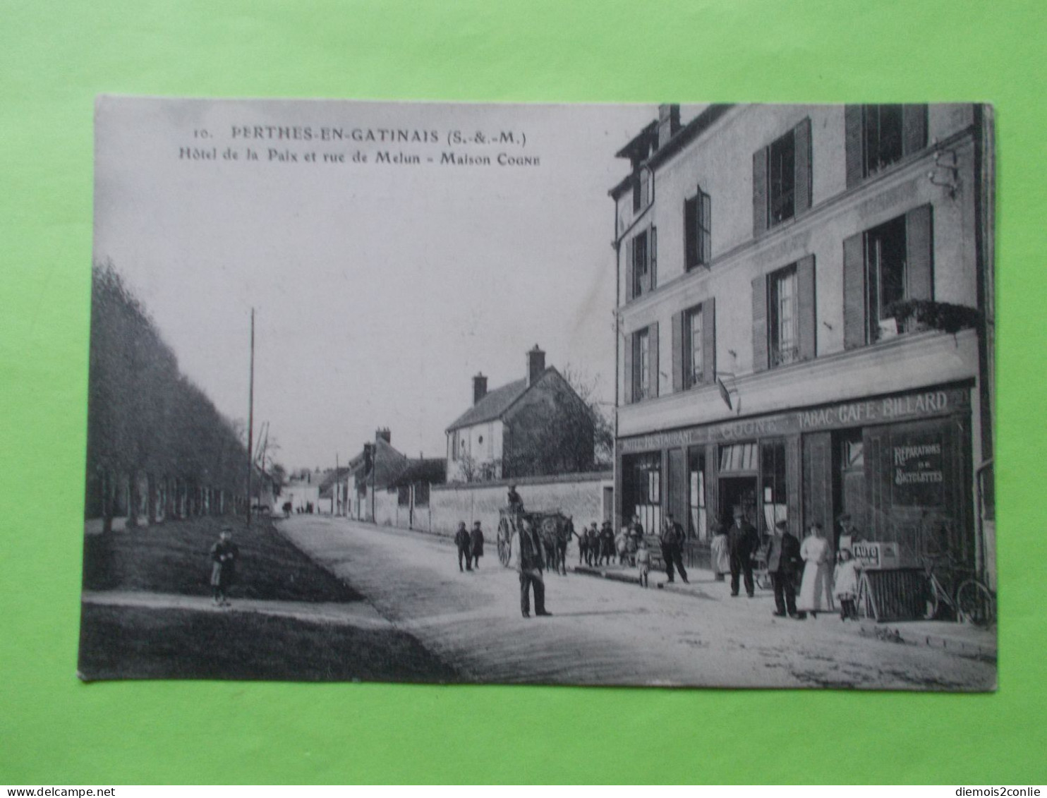 Carte Postale - PERTHES EN GATINAIS (77) - Hôtel De La Paix Et Rue De Melun - Maison Cogne - Animation (4774) - Perthes