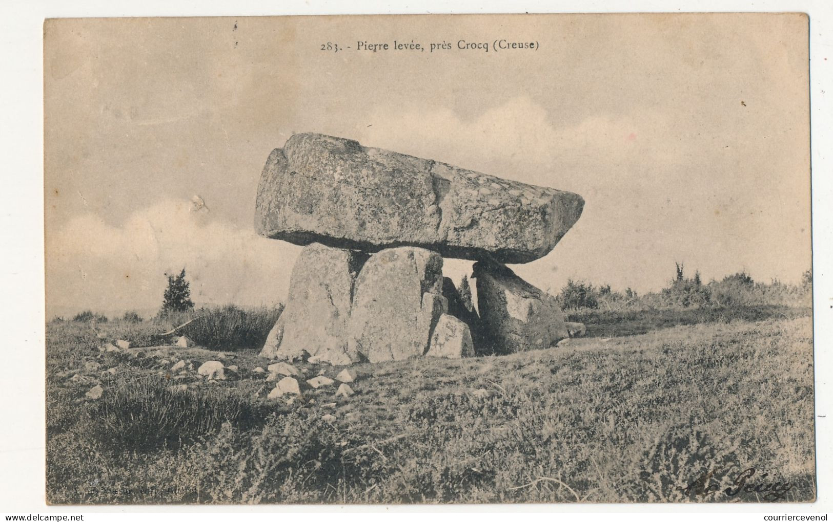 CPA - CROCQ (Creuse) - Pierre Levée, Près Crocq - Crocq