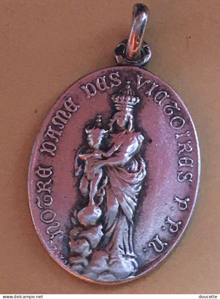 Médaille Religieuse En Argent Massif - Colgantes