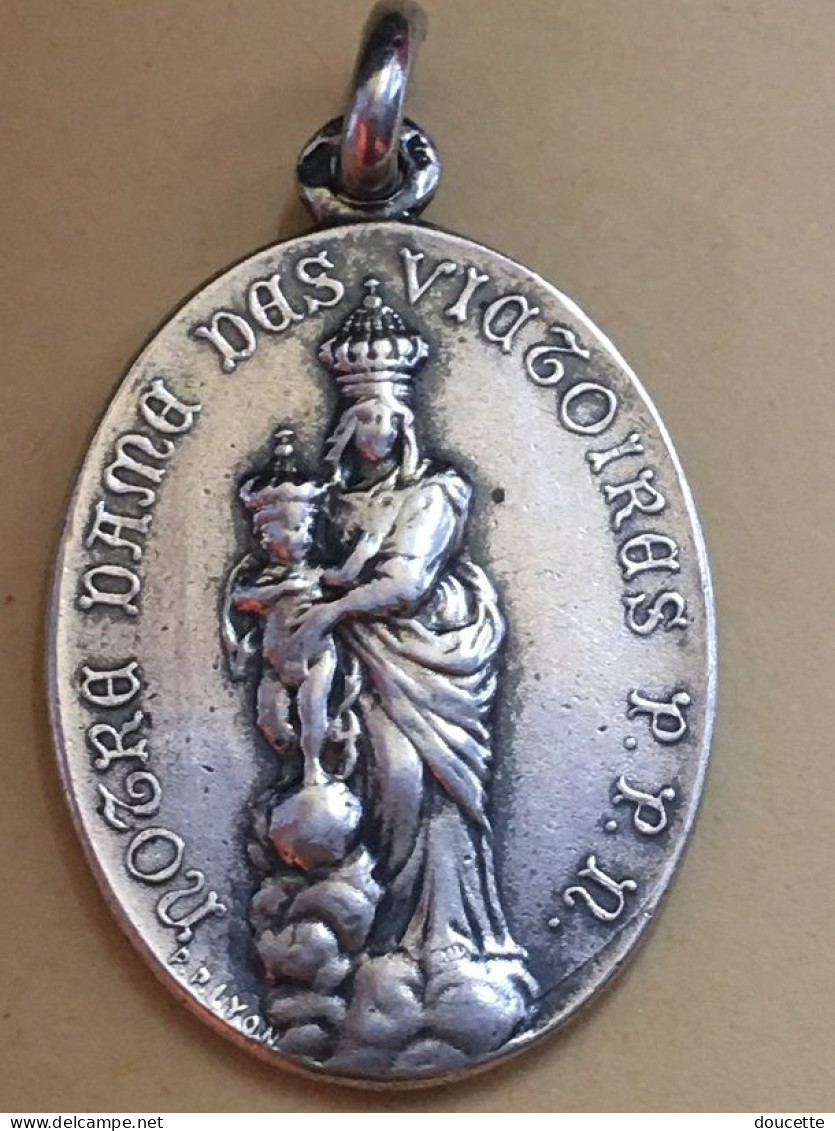 médaille religieuse en argent massif