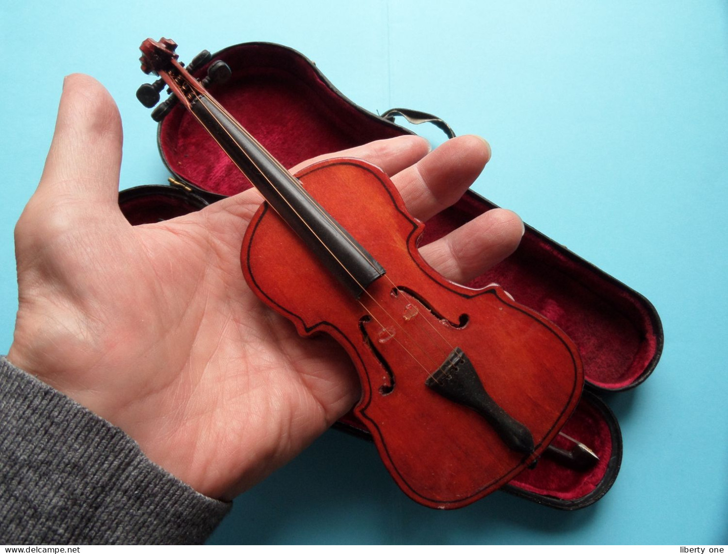 MINI VIOOL Violin Met STRIJKSTOK / ARCHET >> 20 Cm. >> NO More Info ( See Foto For Details ) Case Total  +/- 24 Cm.! - Instruments De Musique