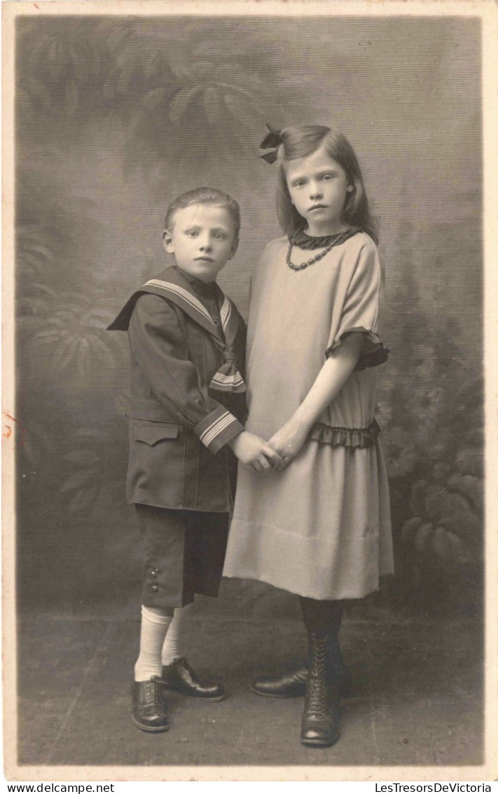 ENFANTS - PORTRAIT - Portrait D'un Frère Et Une Soeur - Carte Postale Ancienne - Groepen Kinderen En Familie