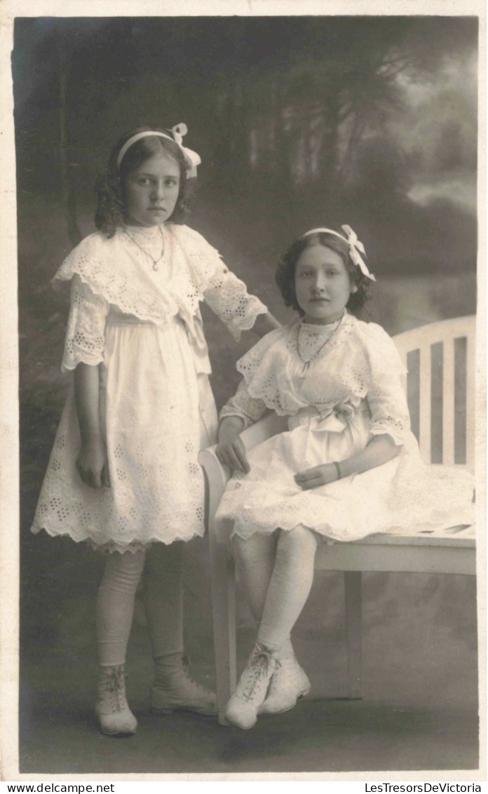 ENFANT - Portrait - Portrait Première Communion De Deux Filles   Carte Postale Ancienne - Retratos