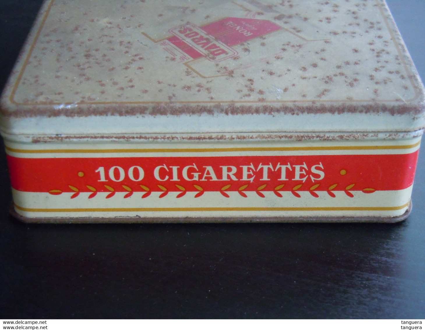 Davros Ronde légère 100 cigarettes boïte en metal doos blik sigaretten 14 x 11,8 x 3,6 cm abimée, beschadigd