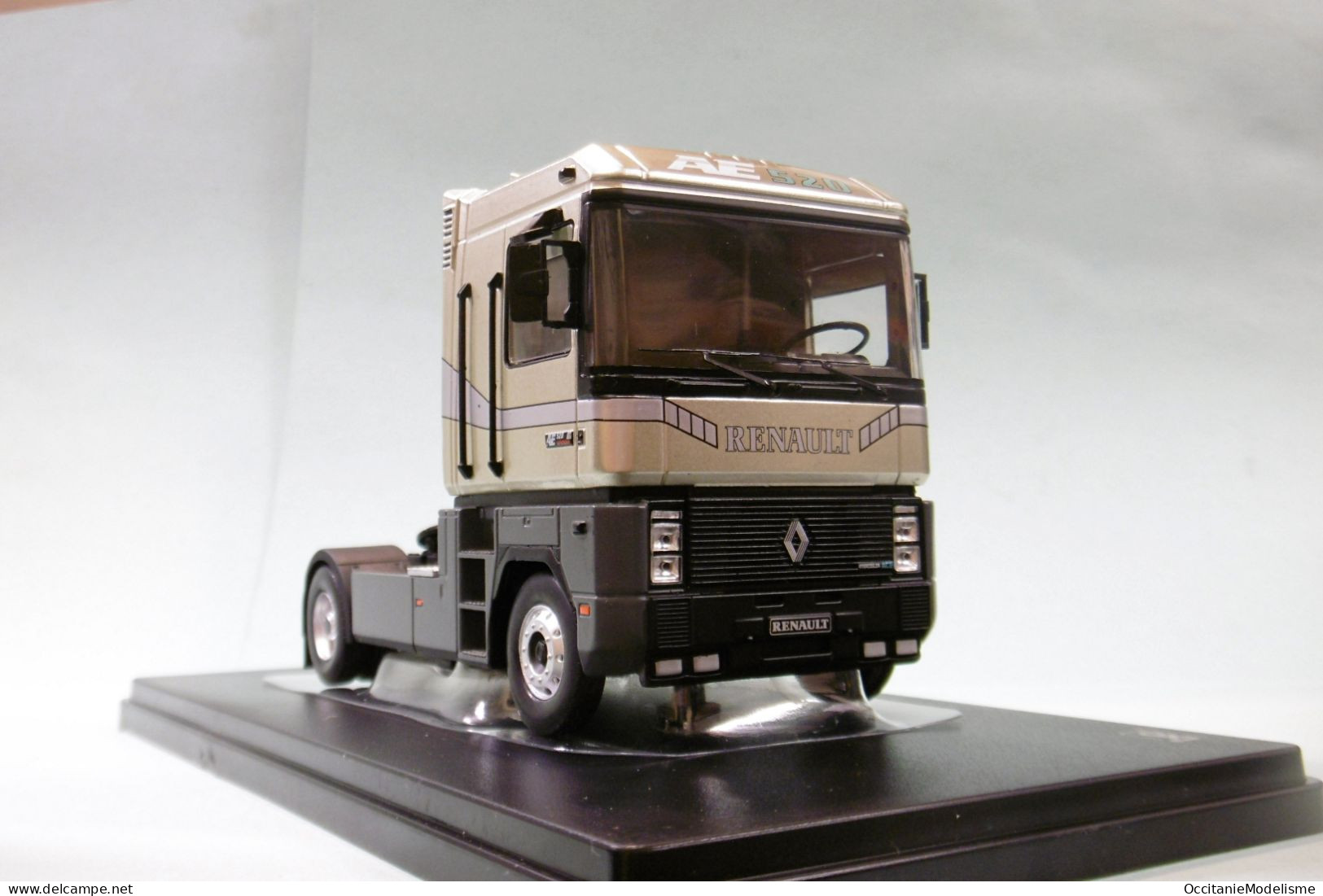 Ixo - Camion RENAULT MAGNUM AE 520 Ti 1994 Beige Métallisé Réf. TR159.22 NBO Neuf 1/43 - Ixo