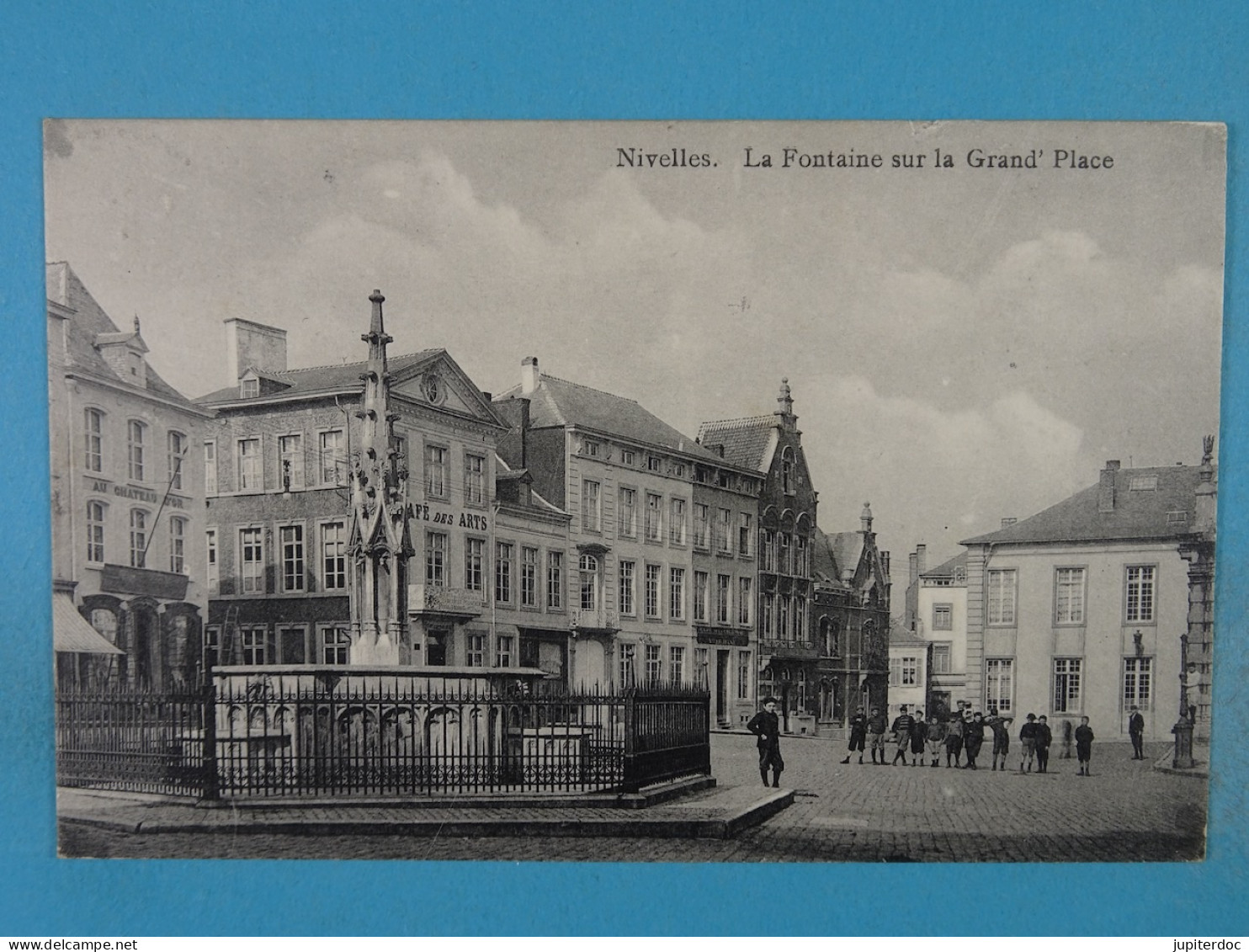 Nivelles La Fontaine Sur La Grand'Place - Nivelles