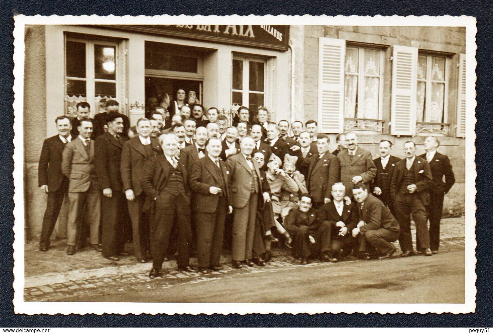 55. Damvillers. Hôtel-Restaurant-café- De La Paix. 36 R. Carnot. Groupe De Personnes En Fête. Photo Guillon, Dun-Doulcon - Damvillers