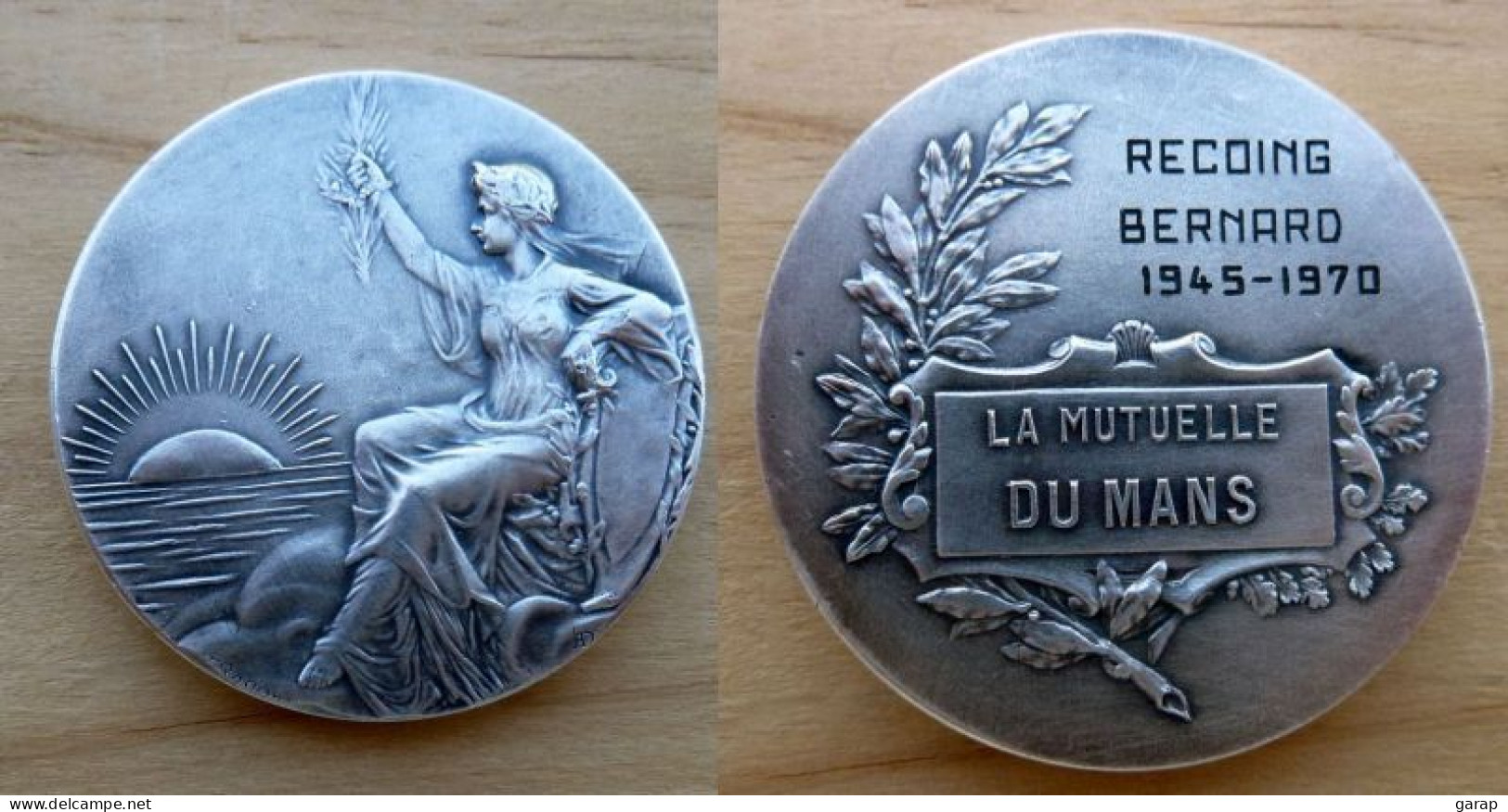 DA-028 Médaille Bronze Signée Racum(difficile à Lire) La Mutuelle Du Mans Recoins Bernard 1945-1970 - Zeitgenössische Kunst