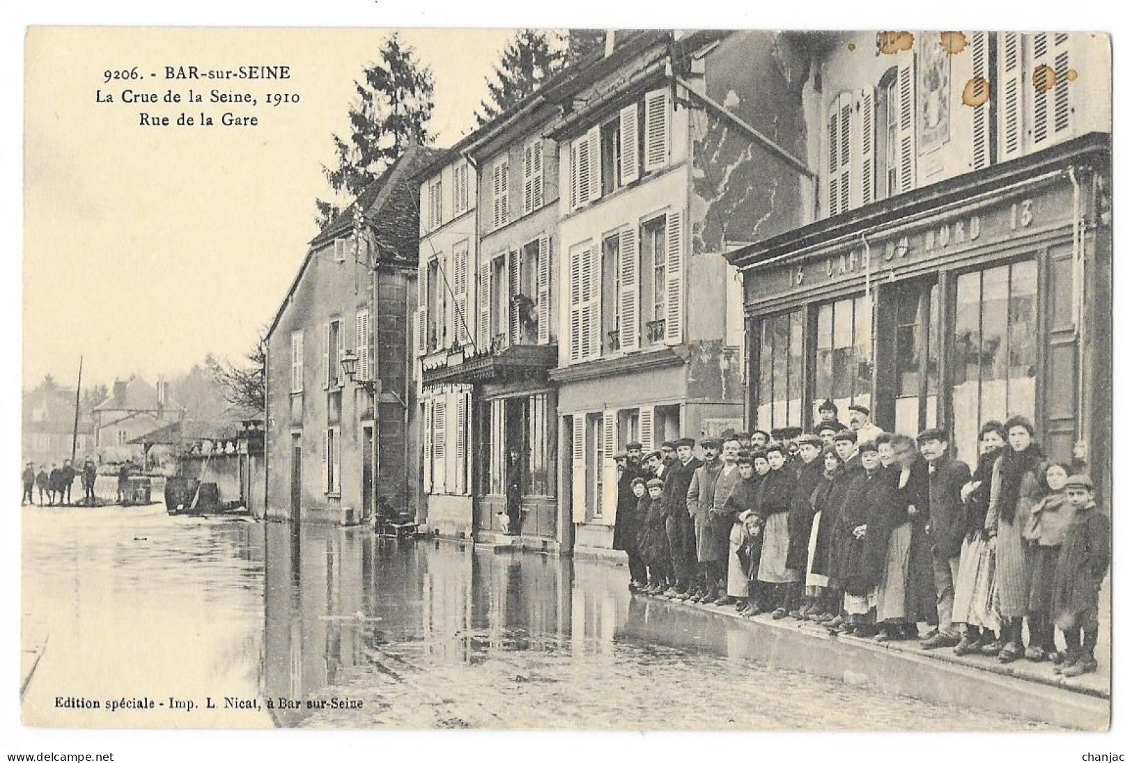 Cpa: 10 BAR SUR SEINE (ar. Troyes) Rue De La Gare - Crue De La Seine 1910 (Café Du Nord Animé) N° 9206   Ed. L. Nicat - Bar-sur-Seine