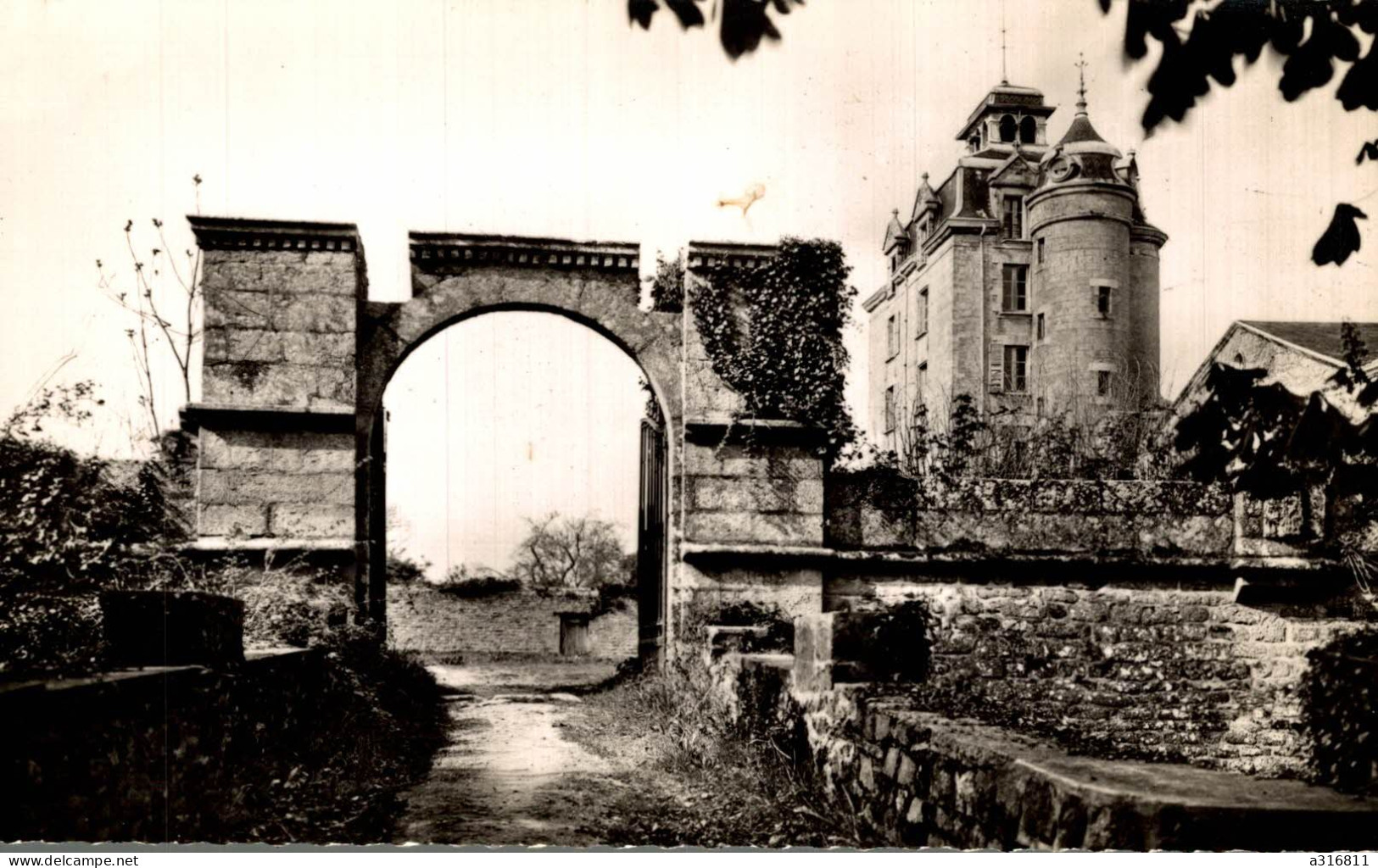 Erdeven Le Chateau Et Les Remparts - Erdeven