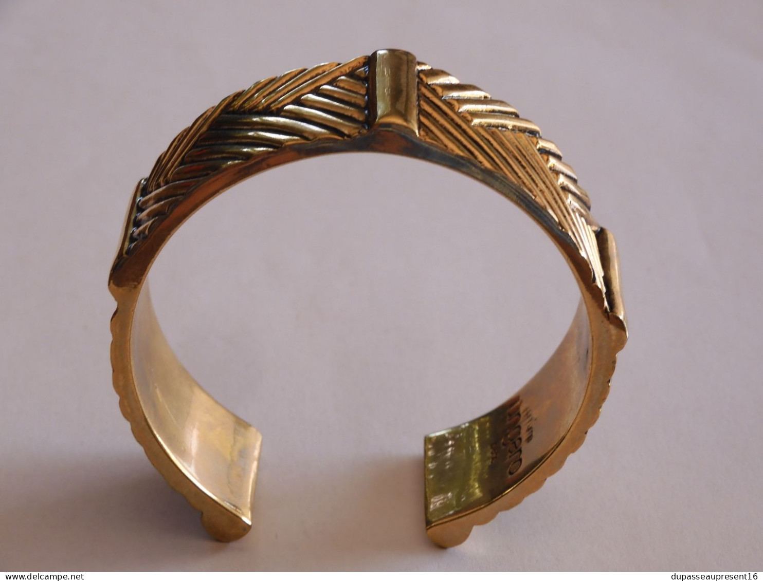 -ANCIEN BRACELET MANCHETTE UNGARO Métal doré bande texturée en Barrettes  E