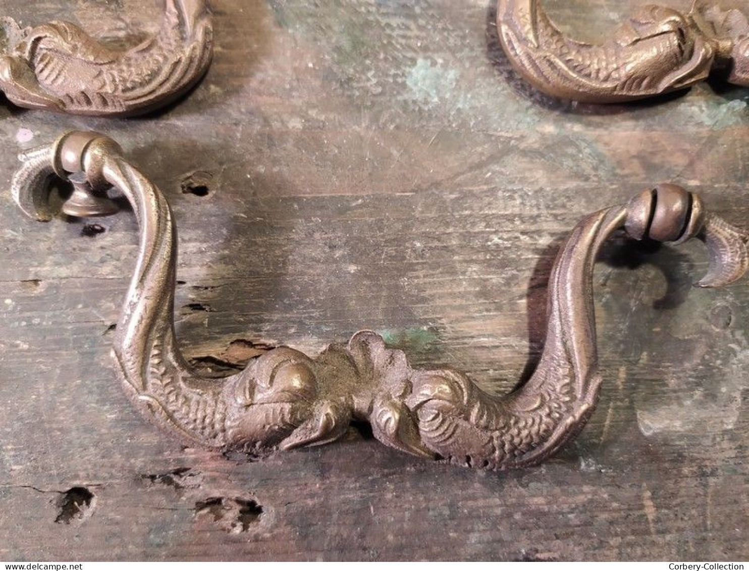 Anciens Ornements Bronze Poignées de Tiroirs Dauphins Ornementation Meuble
