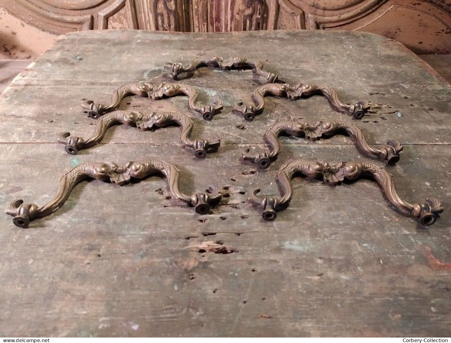 Anciens Ornements Bronze Poignées de Tiroirs Dauphins Ornementation Meuble