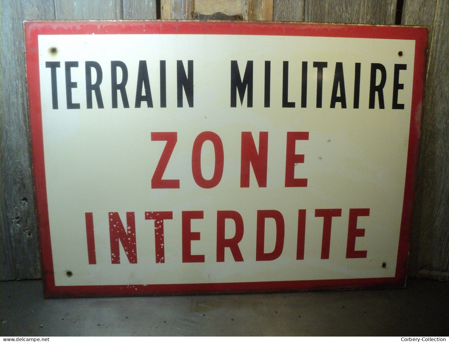 Ancienne Plaque Émaillée Terrain Militaire Zone Interdite Ca1970 - Targhe Smaltate (a Partire Dal 1961)