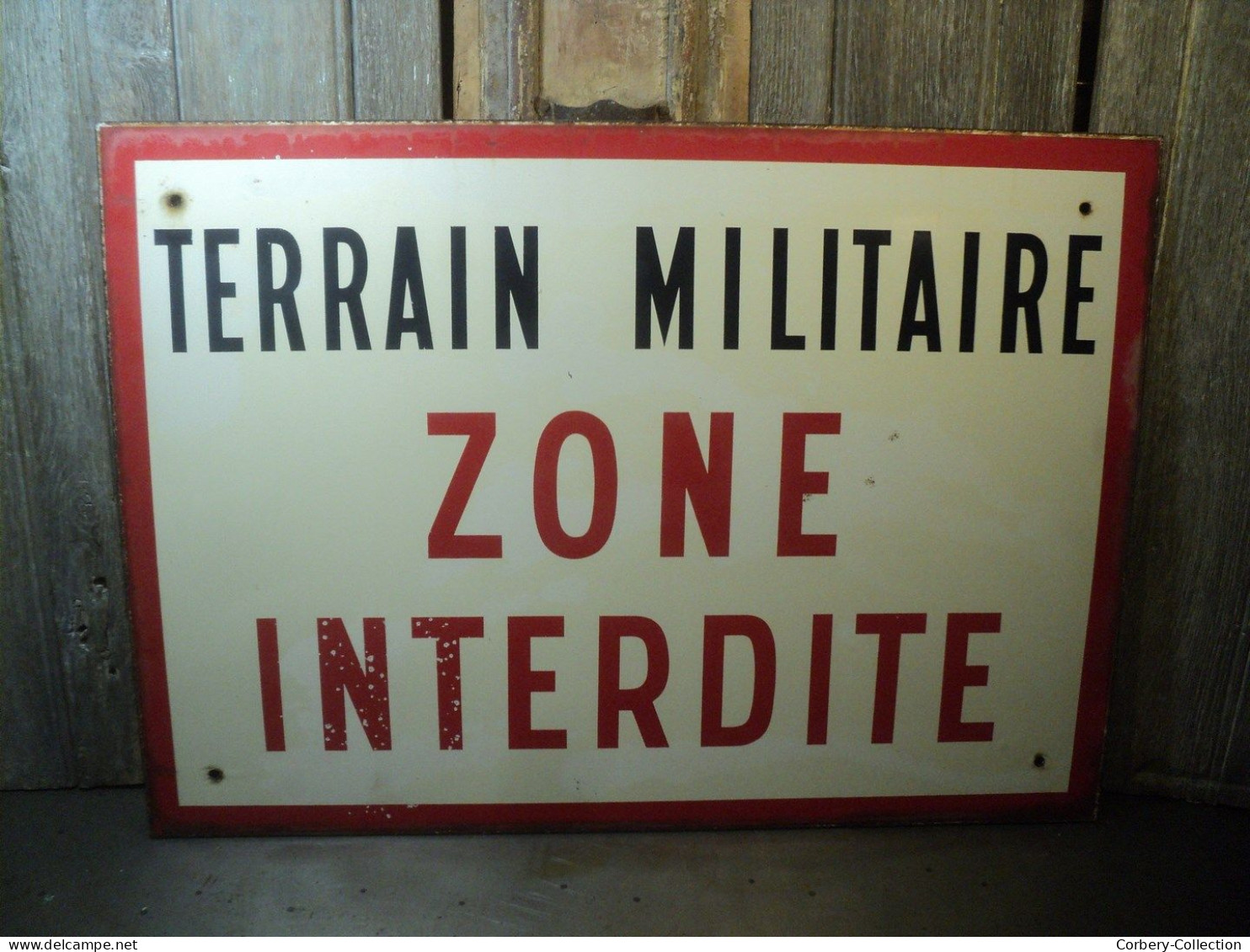 Ancienne Plaque Émaillée Terrain Militaire Zone Interdite Ca1970 - Targhe Smaltate (a Partire Dal 1961)