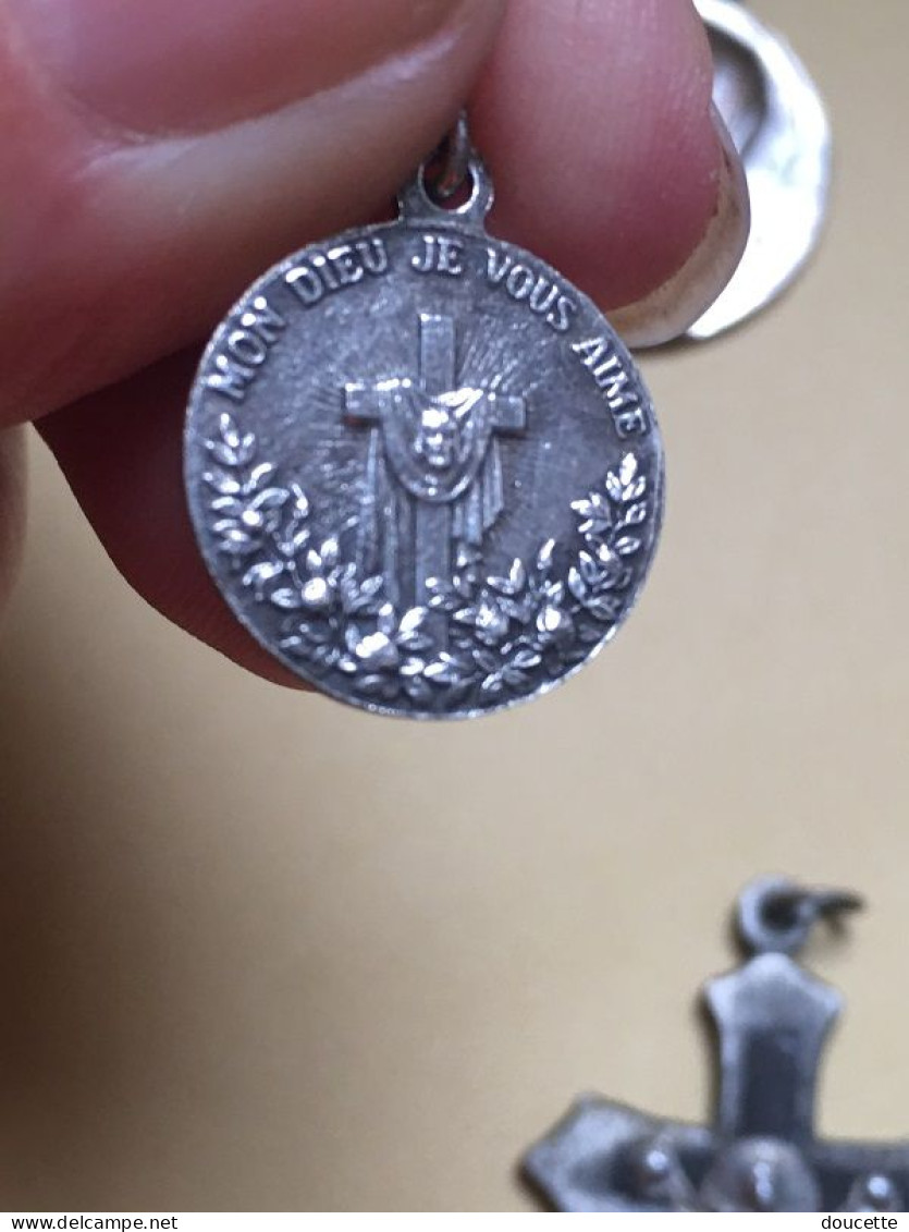 9 Médailles Religieuses  Argentées +2 Croix - Pendants