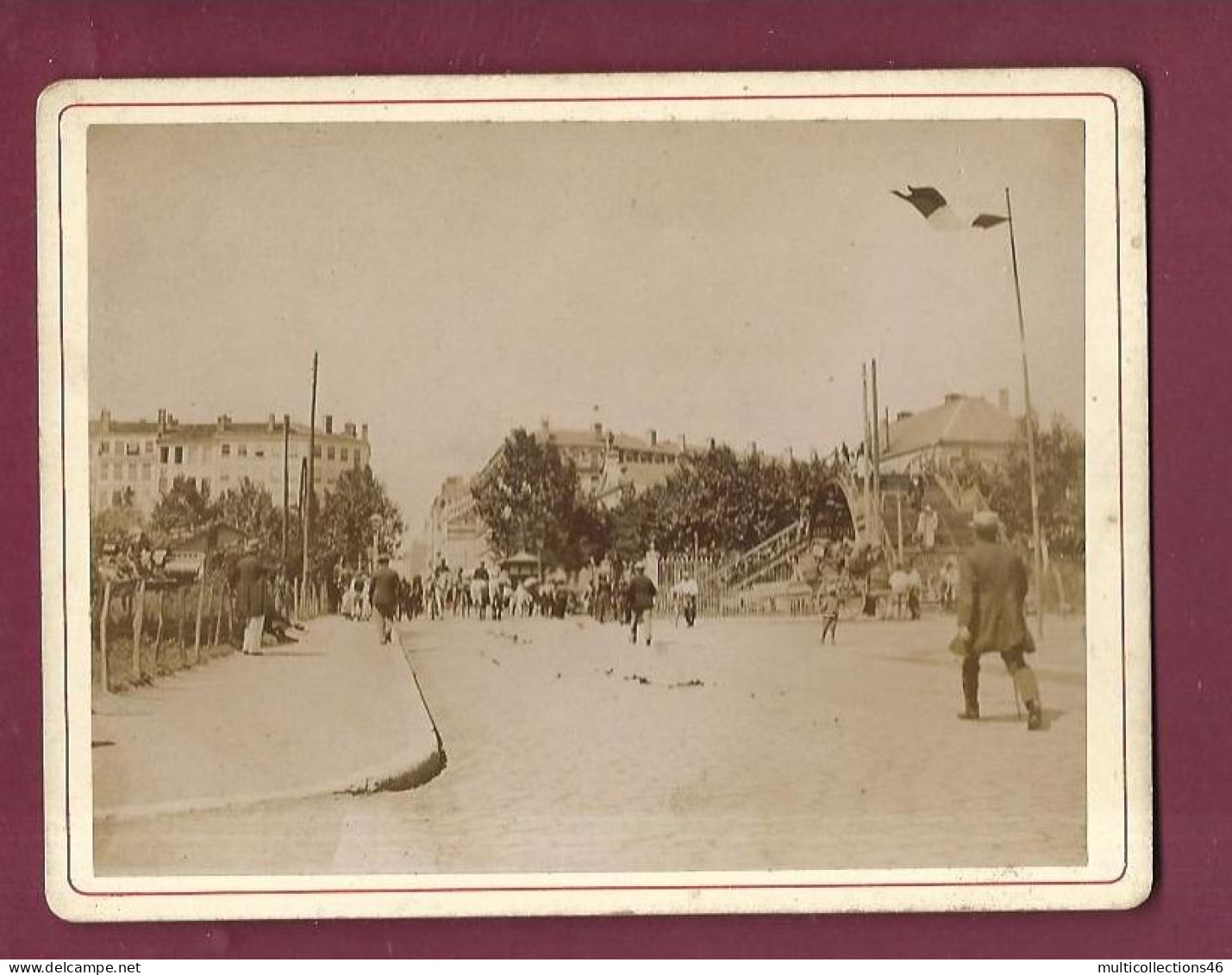 010923 - 69 LYON - PHOTO ANCIENNE 1893 Août - Passage à Niveau Cours Vitton - Lyon 6