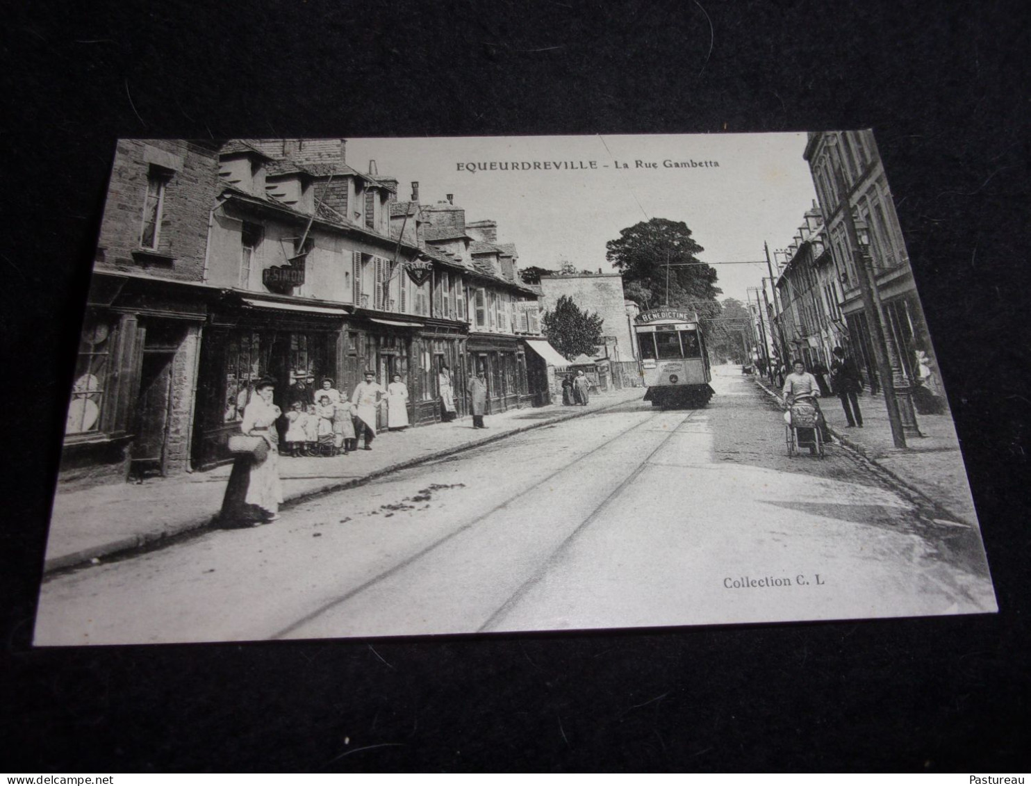 Tirage Original. Equeurdreville .La Rue Gambetta. Tramway. Publicité " Liqueur Bénédictine " 2 Scans - Equeurdreville
