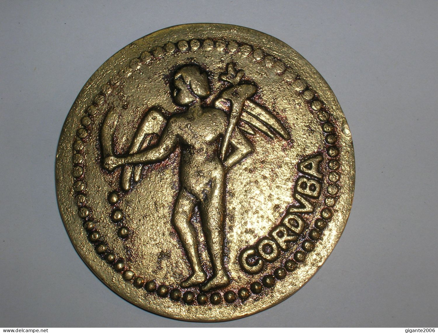 MEDALLA.CORDVBA. COLONIA PATRICIA. GRUPO NUMISMATICO DEL CIRCULO DE LA AMISTAD. CORDOBA 1973. 214 GR. 7,8 CMS (13804) - Professionnels/De Société