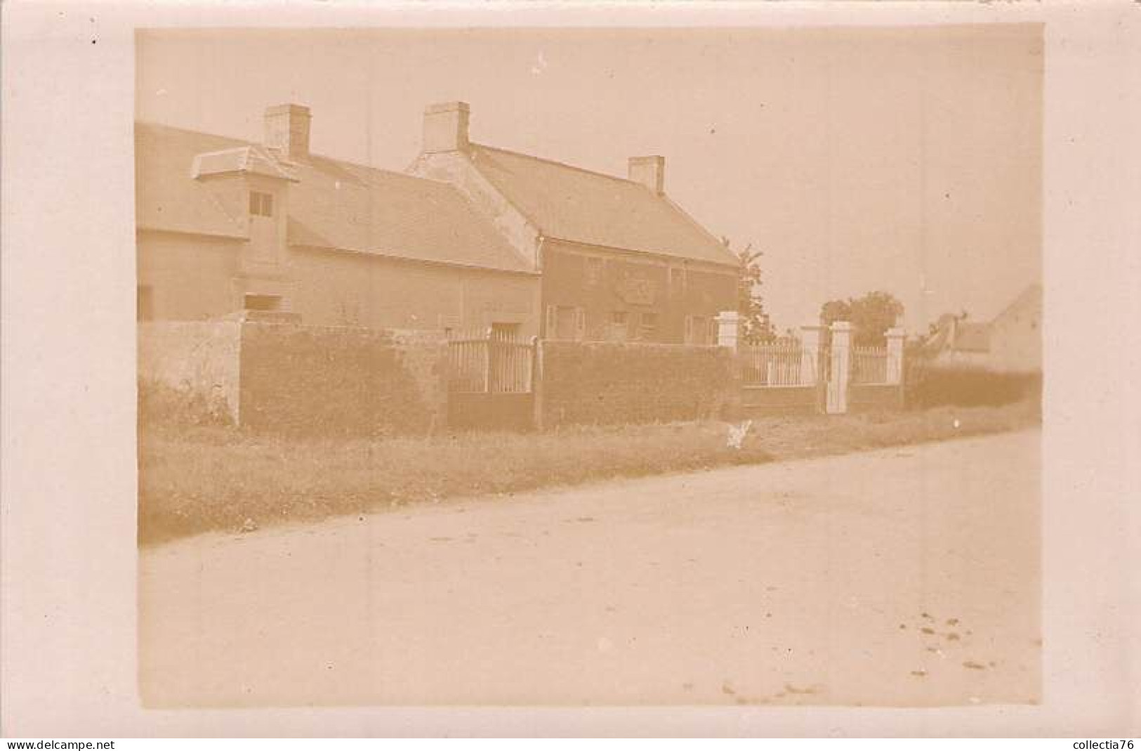 CARTE PHOTO FACADE MAISON DUMONT PEINTRE ENSEIGNE CIRCA 1910 DOS DIVISE NON ECRIT - Negozi