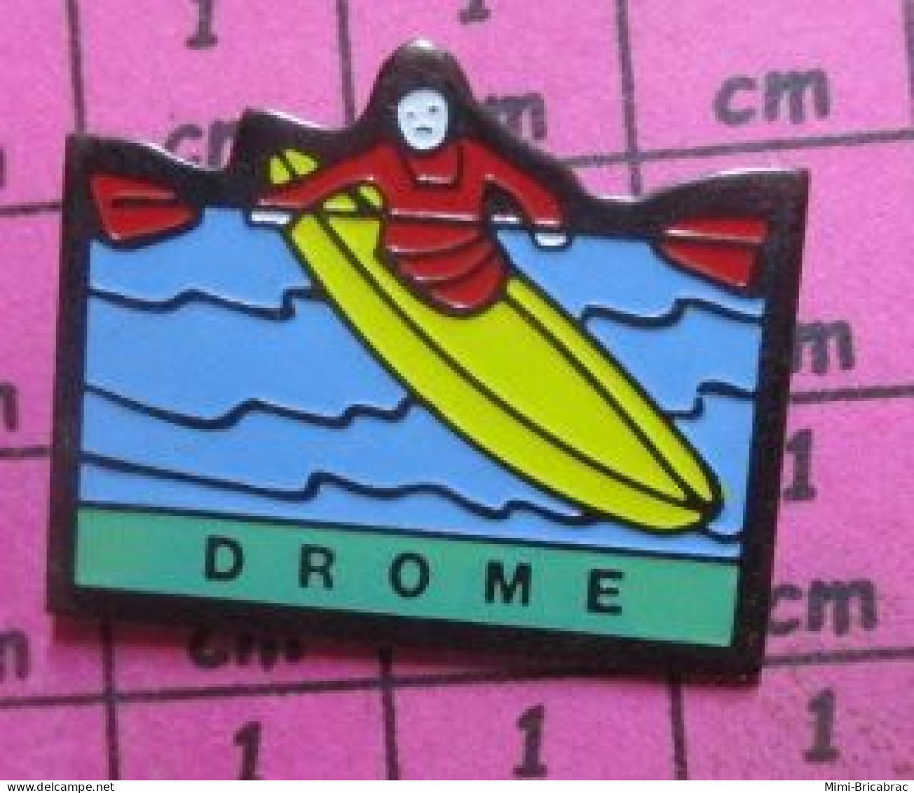 818A Pin's Pins / Beau Et Rare / THEME : SPORTS / CANOE KAYAK RIVIERE DROME - Canoë