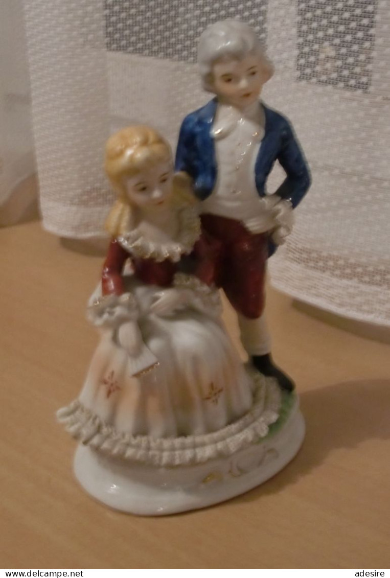 SEHR SCHÖNE PORZELLANFIGUR "BIEDERMEIER PÄRCHEN" In Guter Erhatung Unbeschädigt, Größe Ca. 23 X 15 X 10 Cm. - Autres & Non Classés