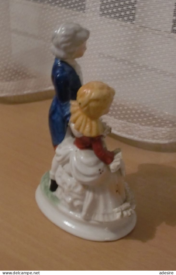 SEHR SCHÖNE PORZELLANFIGUR "BIEDERMEIER PÄRCHEN" In Guter Erhatung Unbeschädigt, Größe Ca. 23 X 15 X 10 Cm. - Autres & Non Classés