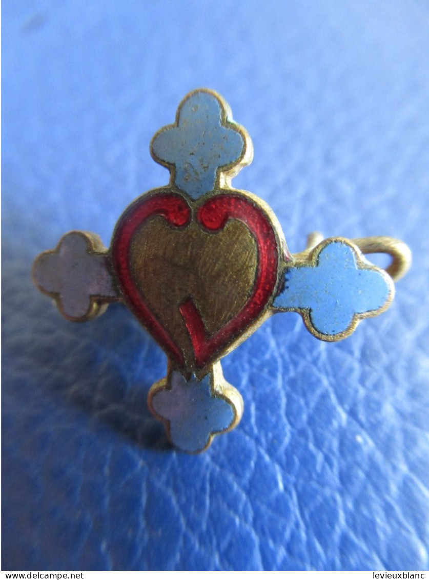 Petit Insigne De Boutonnière Ancien/ "CROIX PALMEE Bleue  Avec Coeur "/Bronze Cloisonné émaillé/Vers 1920-1940    INS141 - Autres & Non Classés