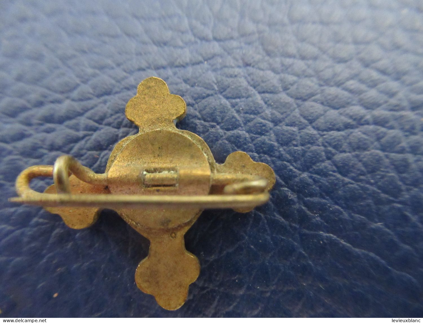 Petit Insigne De Boutonnière Ancien/ "CROIX PALMEE Bleue  Avec Coeur "/Bronze Cloisonné émaillé/Vers 1920-1940    INS141 - Altri & Non Classificati