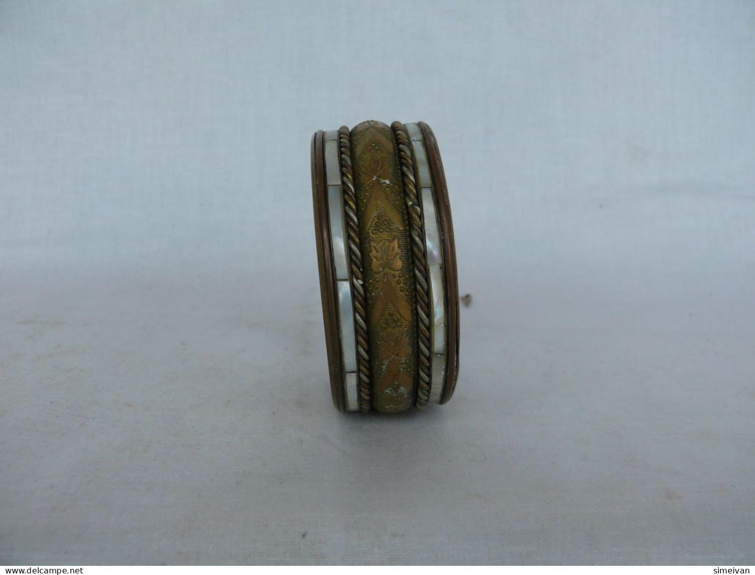Beautiful Vintage Brass Bracelet With Inlaid Mother Of Pearl #1553 - Armbanden