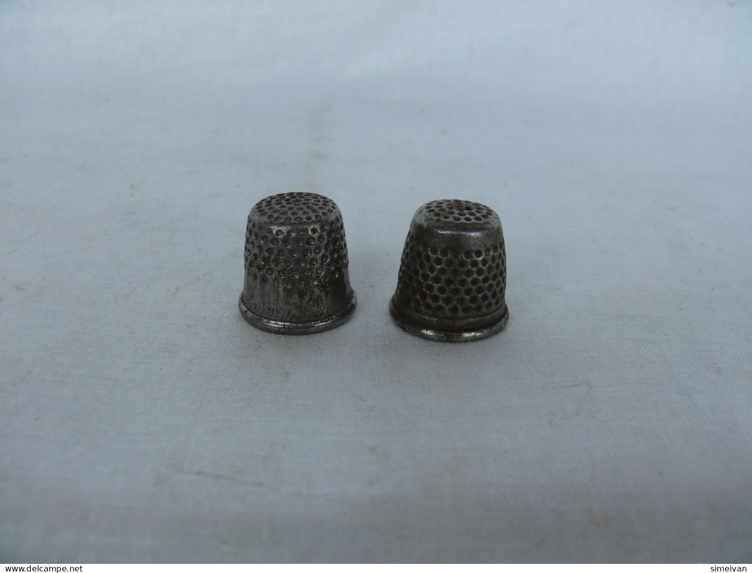 Vintage Two Metal Finger Thimble Protector Sewing Neеdle Shield #1556 - Dedales