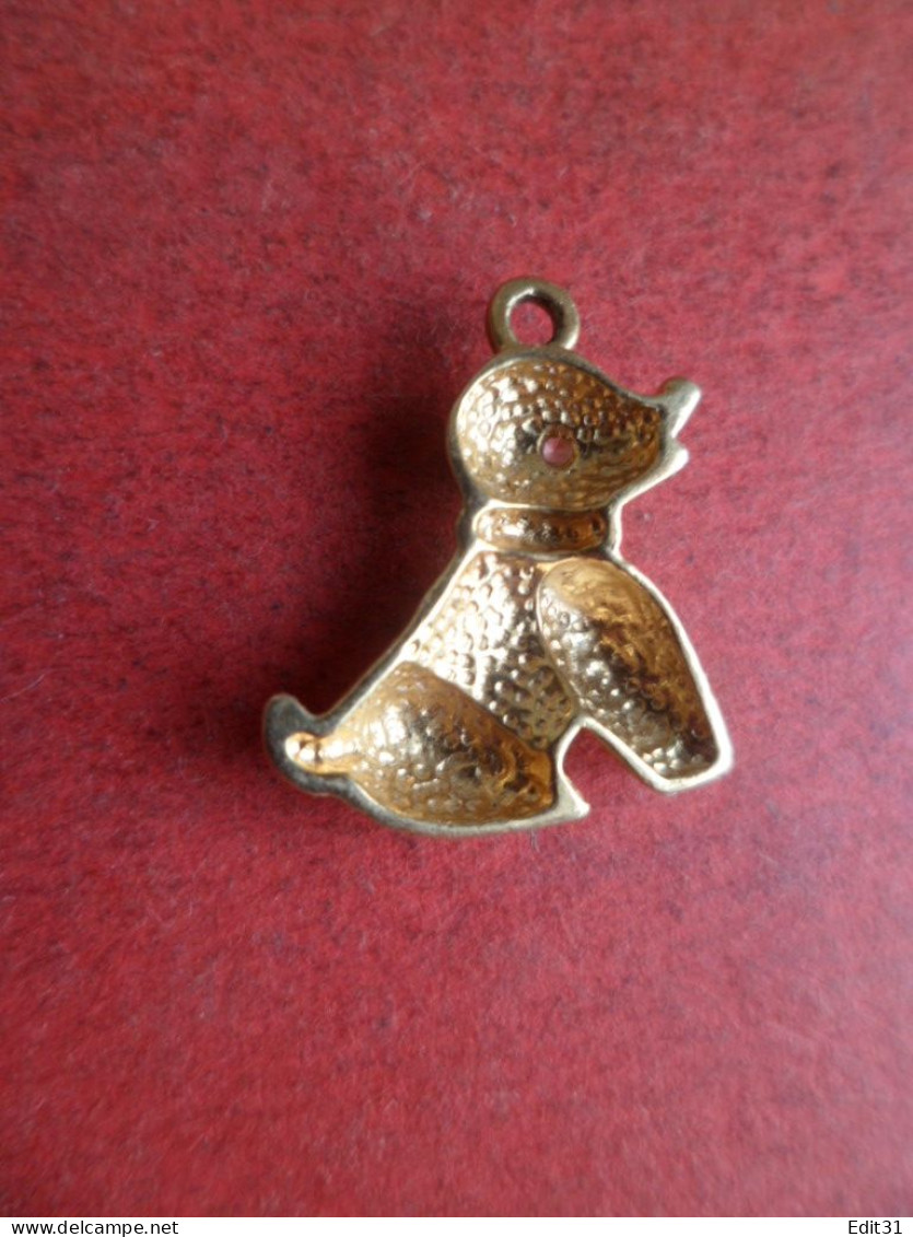 Pendentif Animal : Chien Caniche Doré Avec Strass - Colgantes