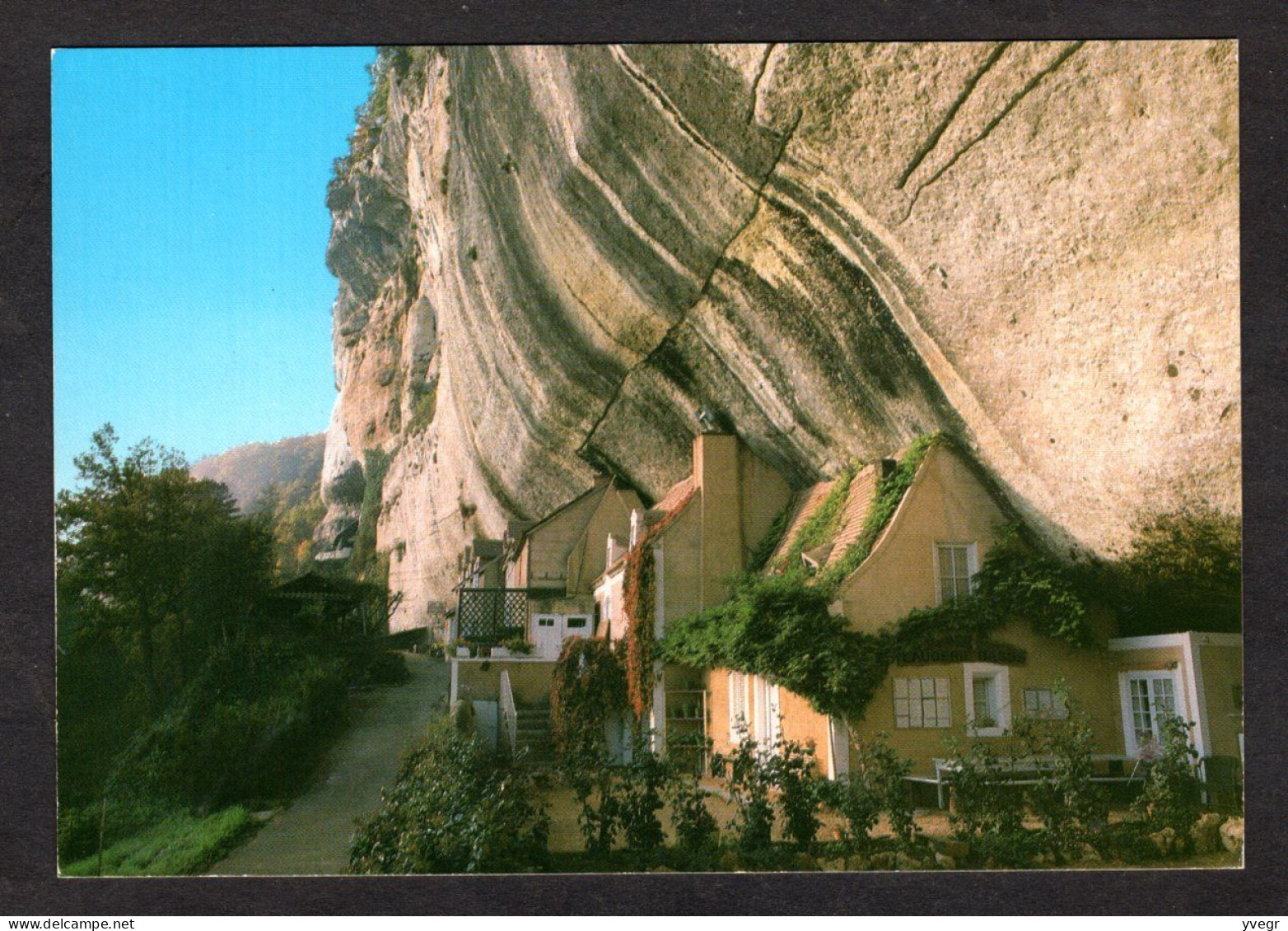 LES EYZIES DE TAYAC (24 Dordogne) Habitations Sous La Falaise - Les Eyzies