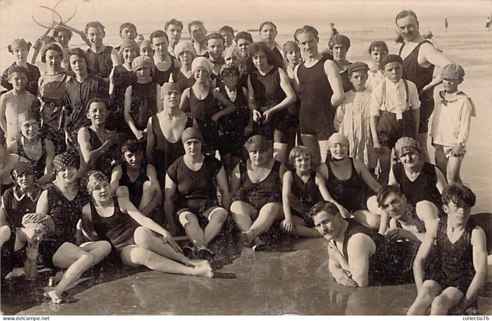 CARTE PHOTO GROUPE DE NAGEURS NATATION 1922 DOS DIVISE NON ECRIT - Schwimmen