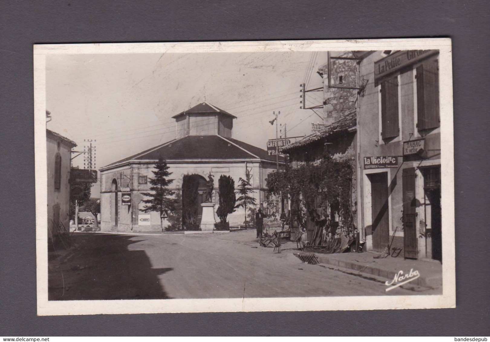 Astaffort (47) La Halle ( Bar Tabc Presse La Victoire Panneau Garage Citroen Agence 519 ESSO Plaque Pub. KUB  53859 - Astaffort