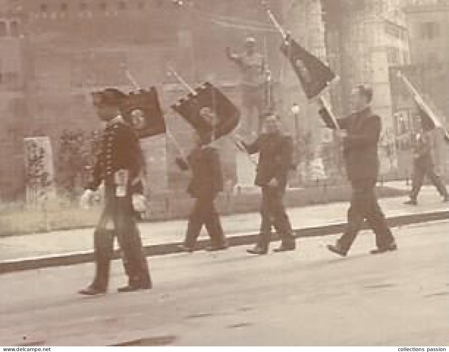 Photographie, Militaria, Militaire, 90 X 65 Mm, Défilé, 2 Scans - Guerre, Militaire