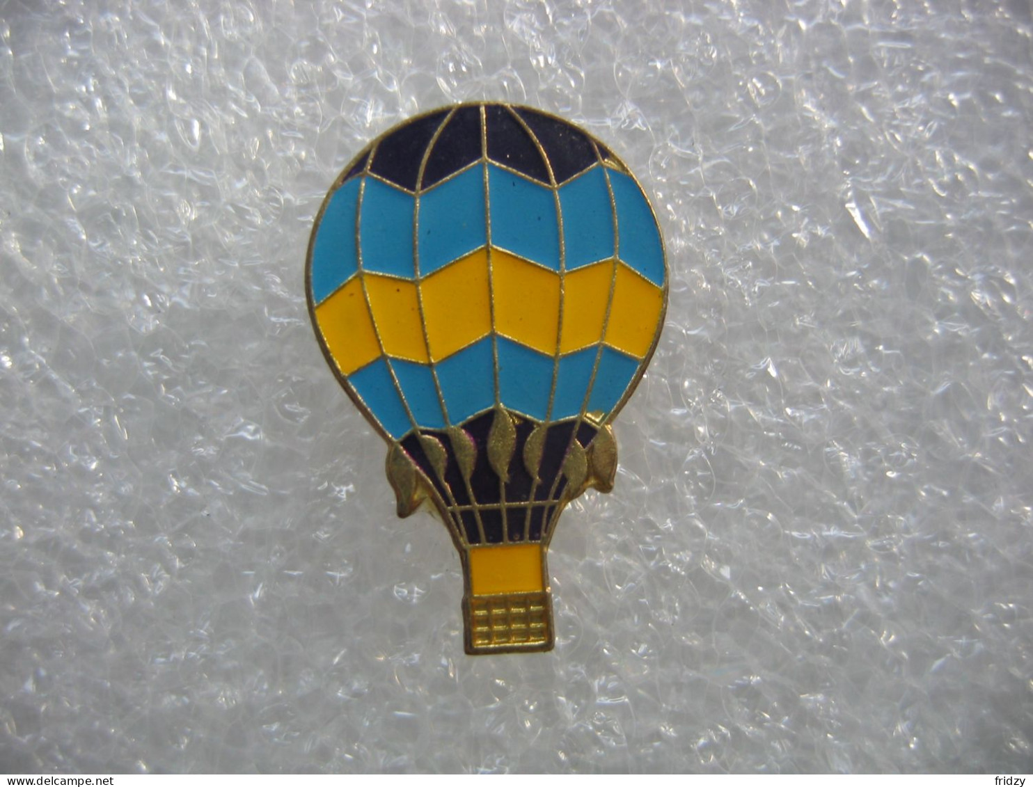 Pin's Montgolfière Bleue, Jaune, Bleue - Montgolfières