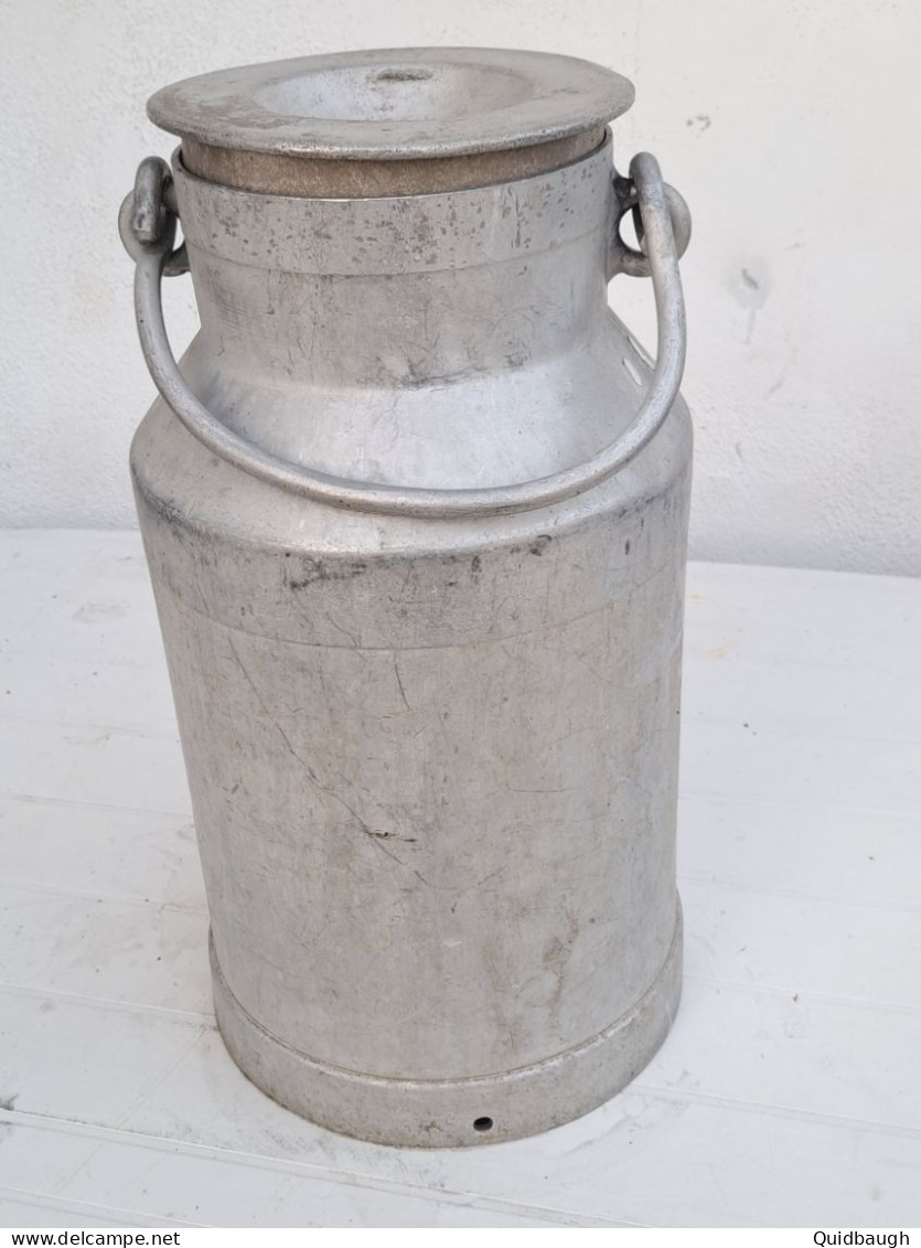 Ancienne cruche à lait en aluminium 20 litres